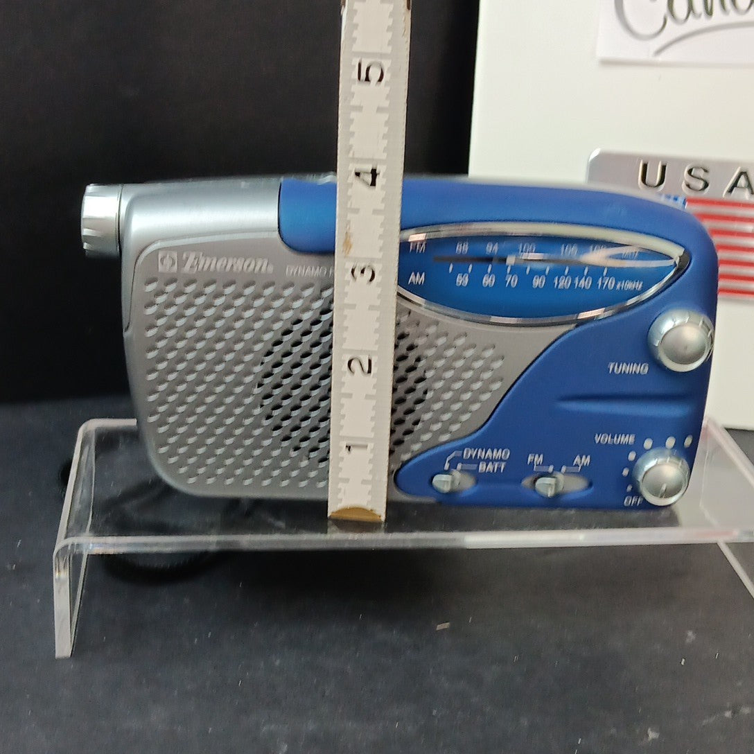 Emerson Dynamo Hand Wind Or Batteries Emergency Radio With Light READ