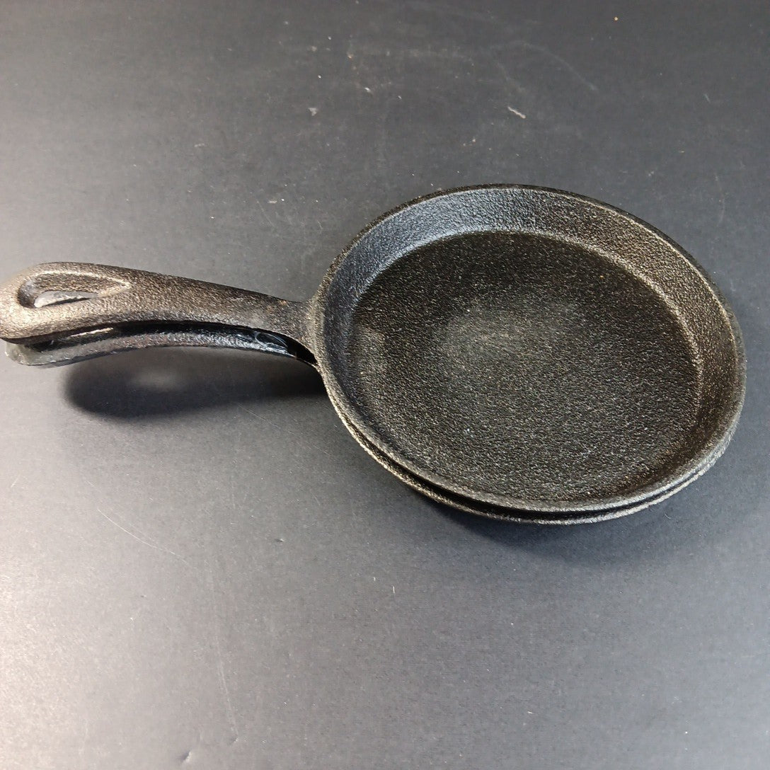 Set Of 2 Cast Iron Fry Pans Mini Skillet Eggs Or Pancakes Travel RV Camping X