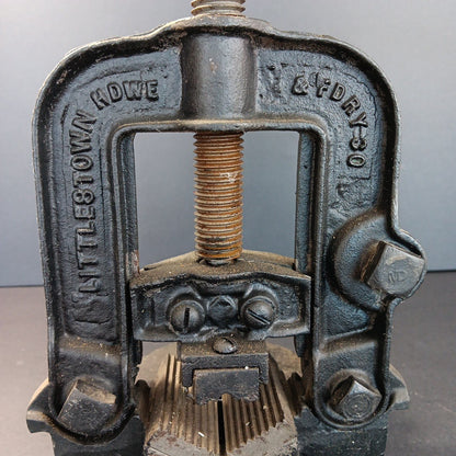 Vintage Littlestown HDWE & FDRY No. 52 Bench Top Pipe Clamp Table Mount USA
