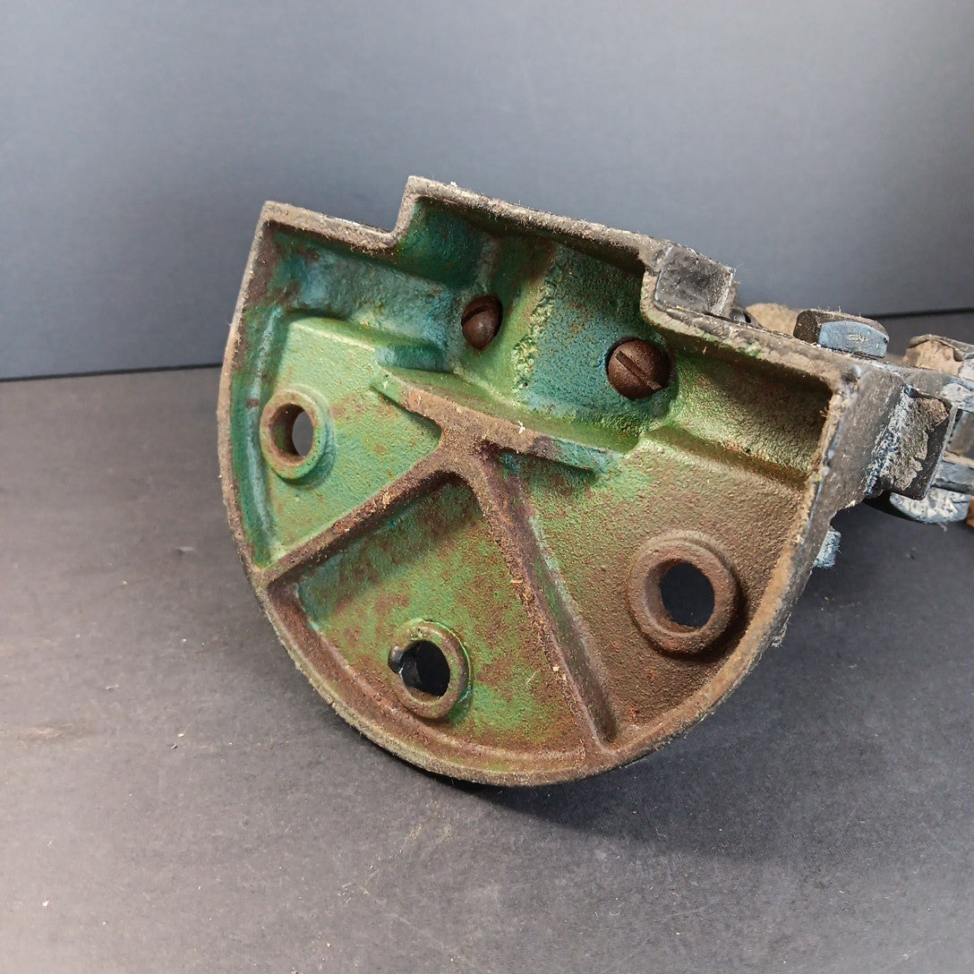 Vintage Littlestown HDWE & FDRY No. 52 Bench Top Pipe Clamp Table Mount USA