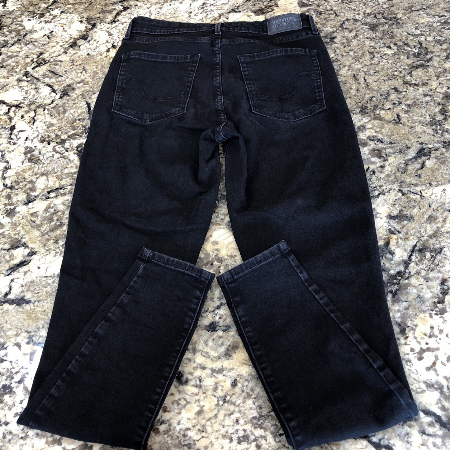 Size 27 Signature Levi Strauss Women’s Jeans Shaping High Rise Super Skinny CN