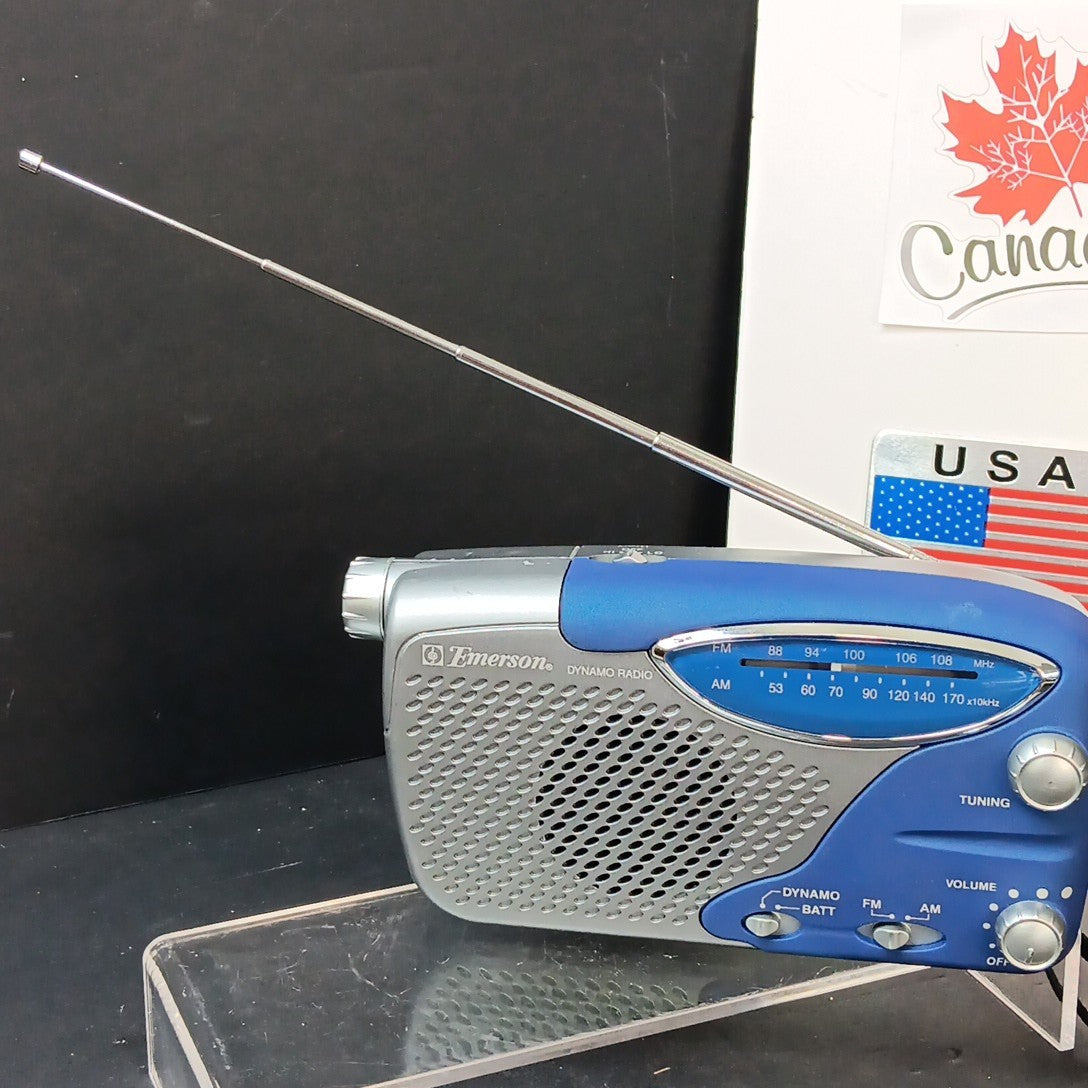 Emerson Dynamo Hand Wind Or Batteries Emergency Radio With Light READ