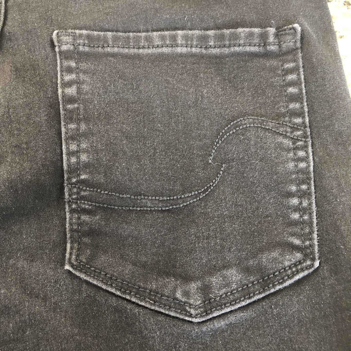 Size 27 Signature Levi Strauss Women’s Jeans Shaping High Rise Super Skinny CN