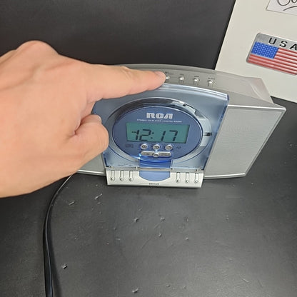 RCA Stereo CD Player Digital AM/FM Tuning Clock Radio RP3755 VTG CD Doesn't Spin