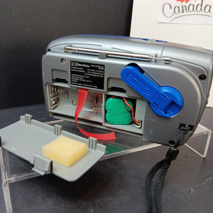 Emerson Dynamo Hand Wind Or Batteries Emergency Radio With Light READ