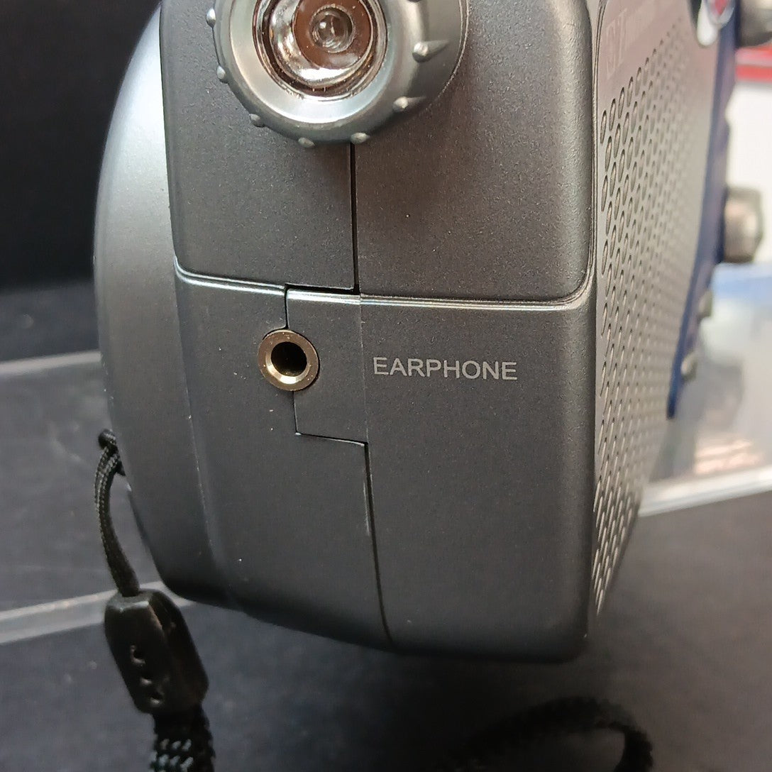 Emerson Dynamo Hand Wind Or Batteries Emergency Radio With Light READ