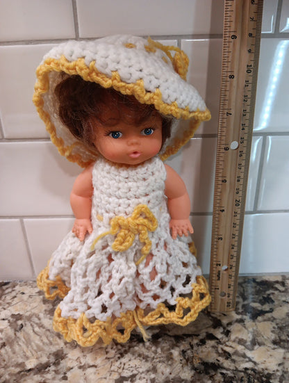 Vintage Hong Kong Brunette Doll Crochet Dress w Hat White And Yellow VTG