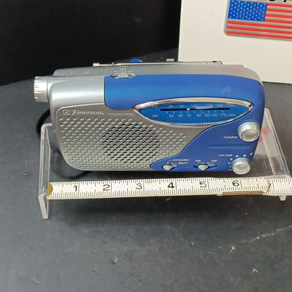 Emerson Dynamo Hand Wind Or Batteries Emergency Radio With Light READ