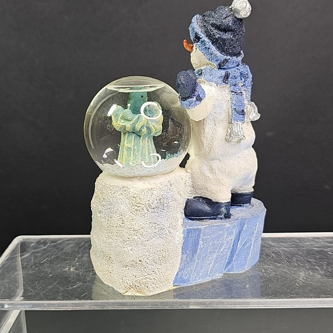 Disney Parks And Two Christmas Snowglobes Fishing Snowman / Toy Factory 3pcs CN