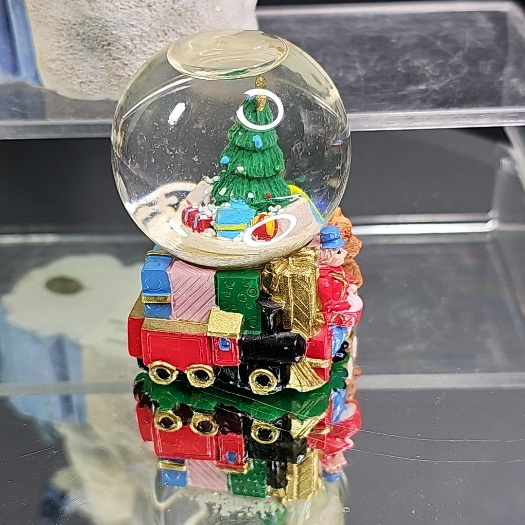 Disney Parks And Two Christmas Snowglobes Fishing Snowman / Toy Factory 3pcs CN