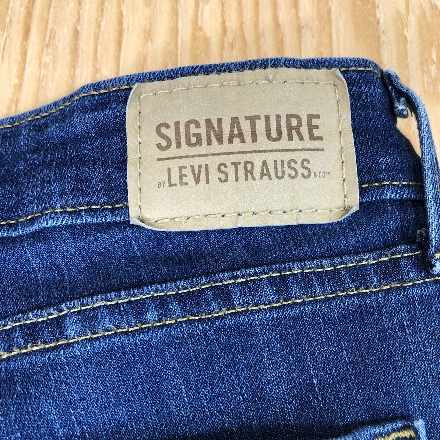 Size 14 M Signature Levi Strauss Women’s Denim Jeans Mid Rise Straight * READ PK