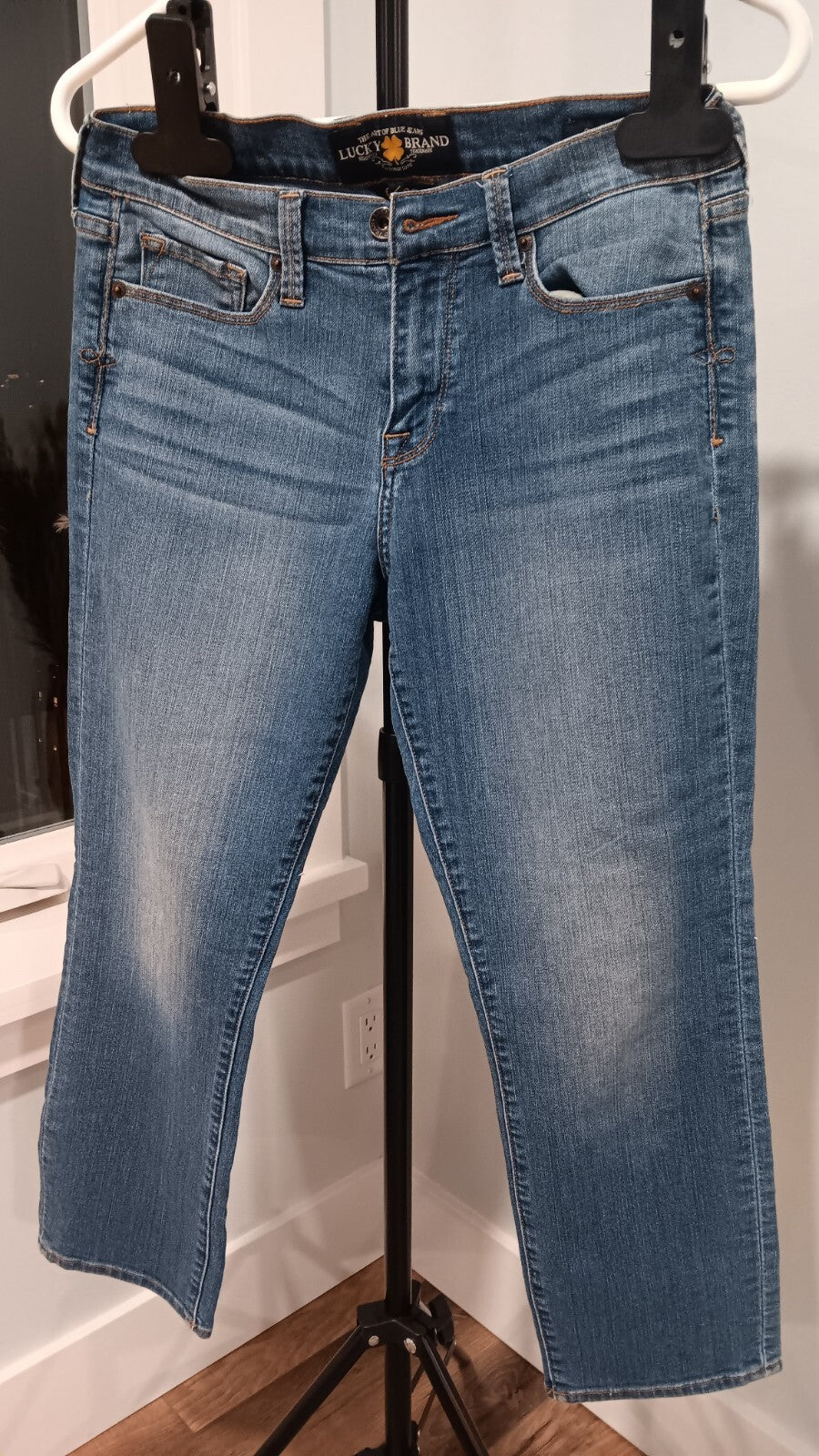 Size 6 / 28 Lucky Brand Sofi Capri Womens Jeans Stretchy CN