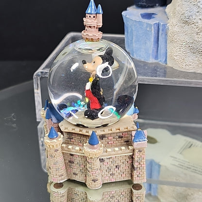 Disney Parks And Two Christmas Snowglobes Fishing Snowman / Toy Factory 3pcs CN