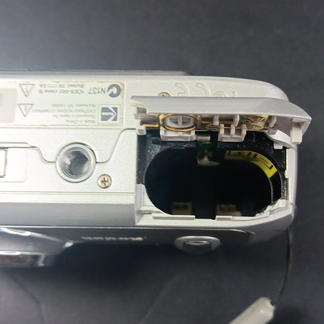 Kodak EasyShare DX6440 4.0MP Digital Camera Silver Working For Parts READ