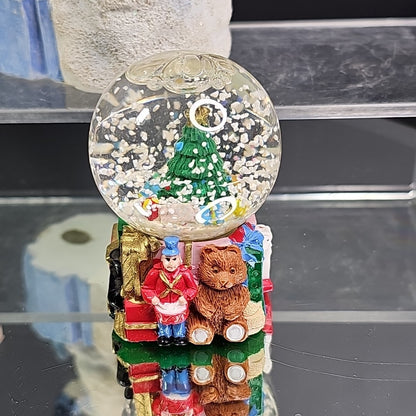 Disney Parks And Two Christmas Snowglobes Fishing Snowman / Toy Factory 3pcs CN