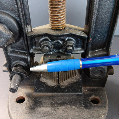 Vintage Littlestown HDWE & FDRY No. 52 Bench Top Pipe Clamp Table Mount USA