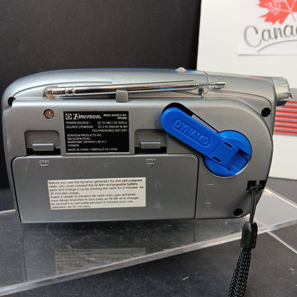 Emerson Dynamo Hand Wind Or Batteries Emergency Radio With Light READ
