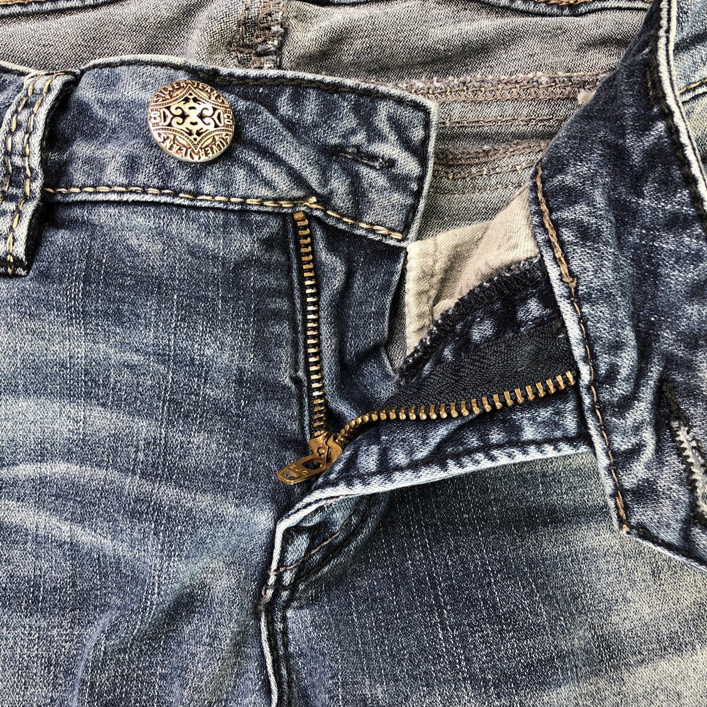 Size 30 X 32 Silver Jean Co. Womens Denim Bootcut Jeans Beaded Distressed