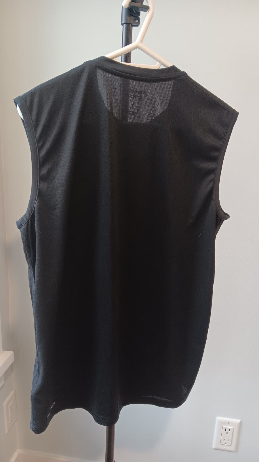 Mens Large Reebok ActivChill Sleeveless Shirt Black Like New Excellent Cond.