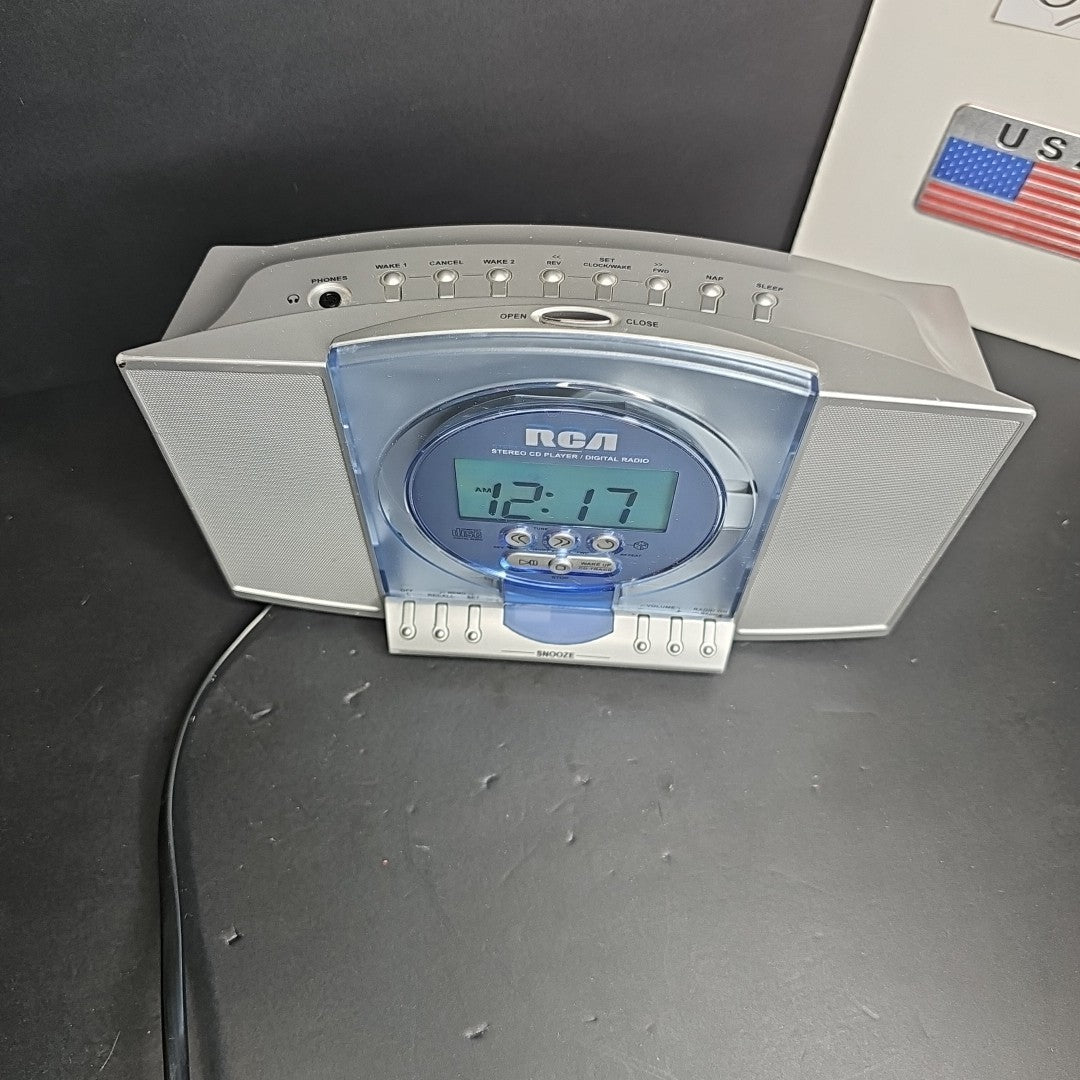 RCA Stereo CD Player Digital AM/FM Tuning Clock Radio RP3755 VTG CD Doesn't Spin
