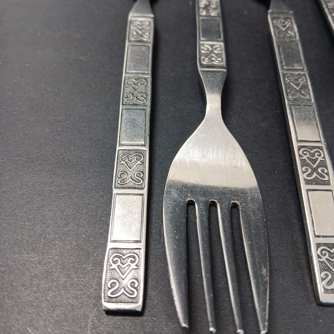 27pc Wm Rogers SCROLLS Flatware Stainless Steel Fork Spoon Knife Japan Korea VTG