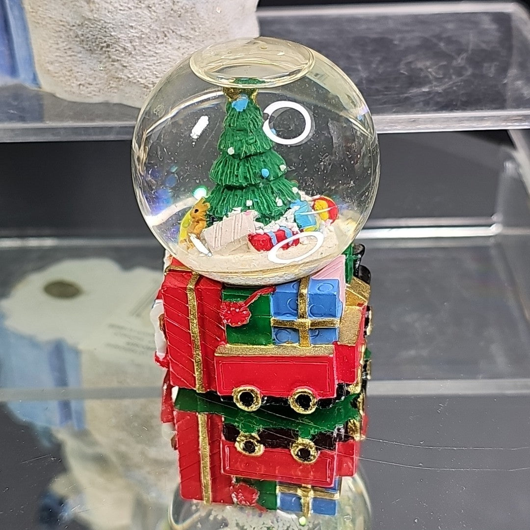 Disney Parks And Two Christmas Snowglobes Fishing Snowman / Toy Factory 3pcs CN