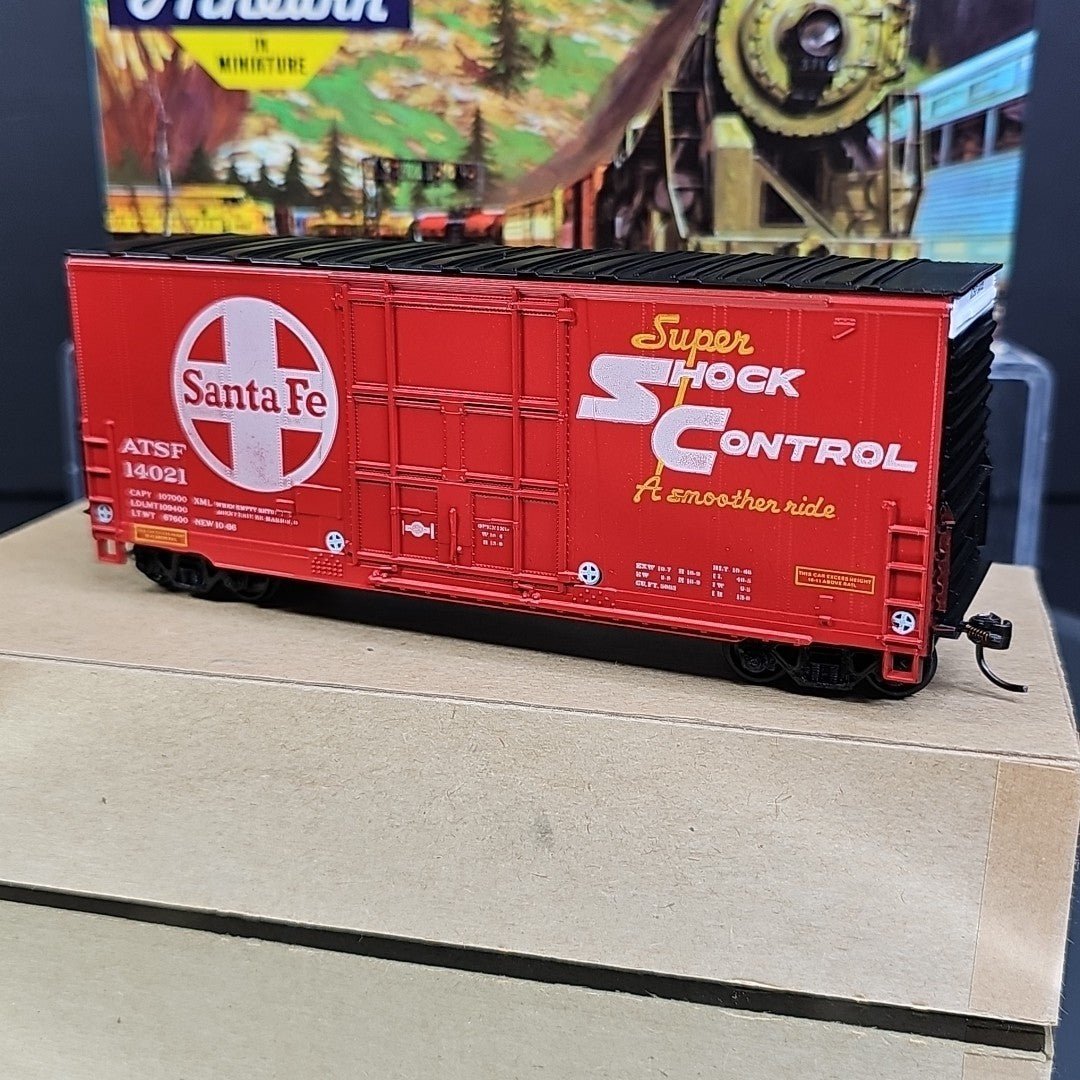 HO SCALE Hi-Cube Santa Fe ATSF 14021 Super Shock Control Freight Car W/ Box VTG
