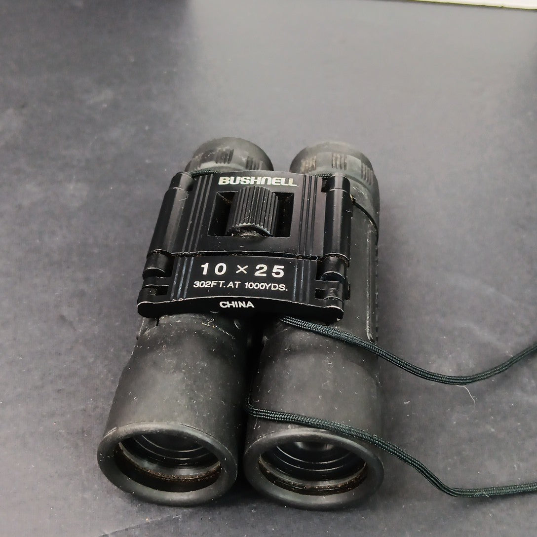 Bushnell 10 X 25 320ft At 1000 Yards Folding Small Good Lenses READ desc. CN