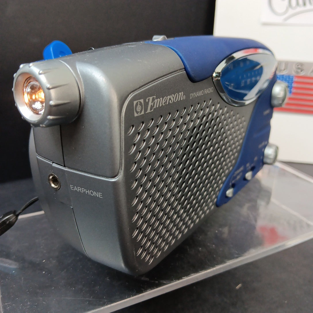 Emerson Dynamo Hand Wind Or Batteries Emergency Radio With Light READ