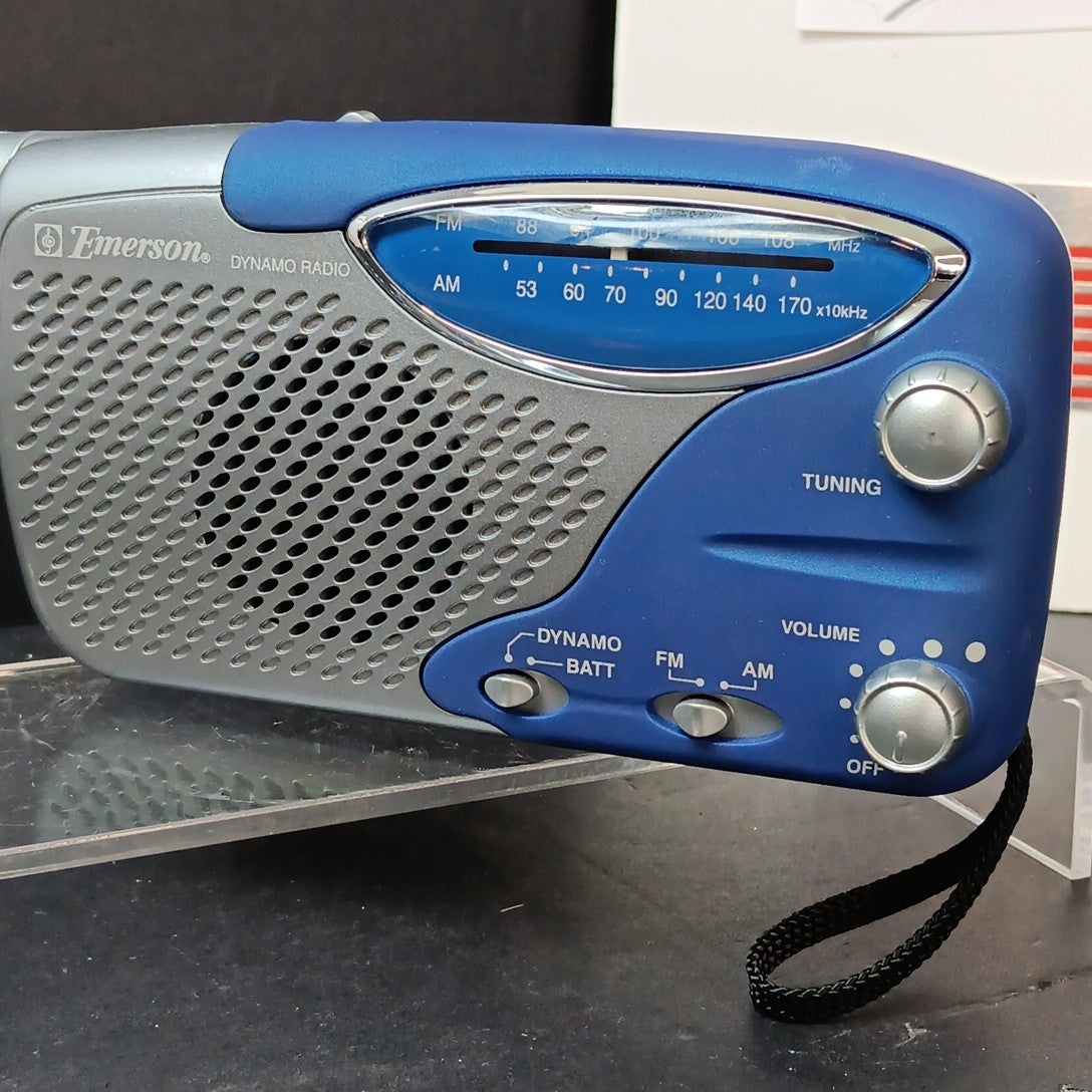 Emerson Dynamo Hand Wind Or Batteries Emergency Radio With Light READ