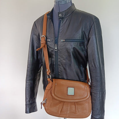 Tignanello Leather Brown Hobo Handbag Magnetic Zip Close Purse With Defects CN