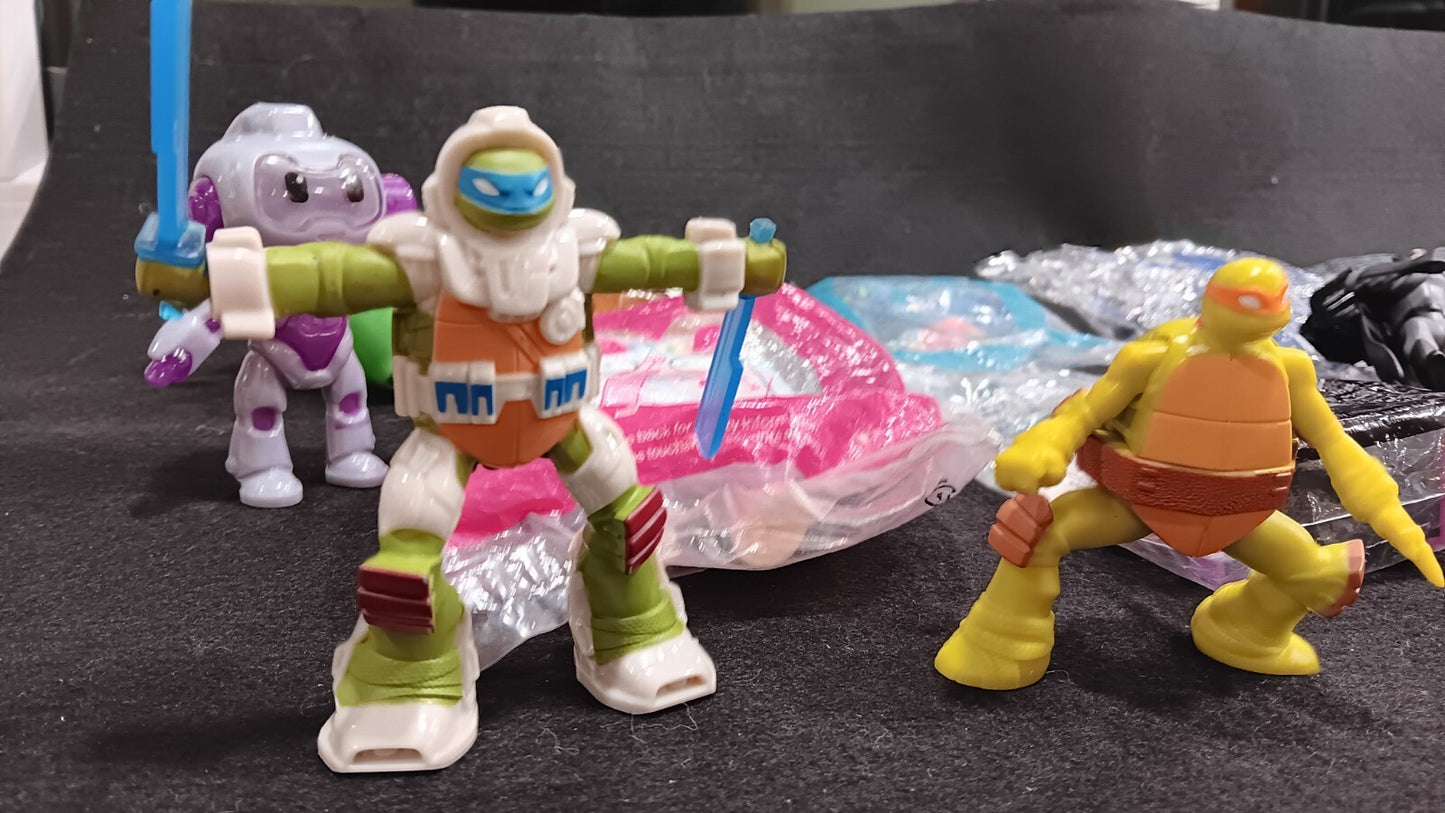 McDonalds Toys. Batman, Marvel, TMNT, Disney, Smurf, Peanuts +++ 20pcs