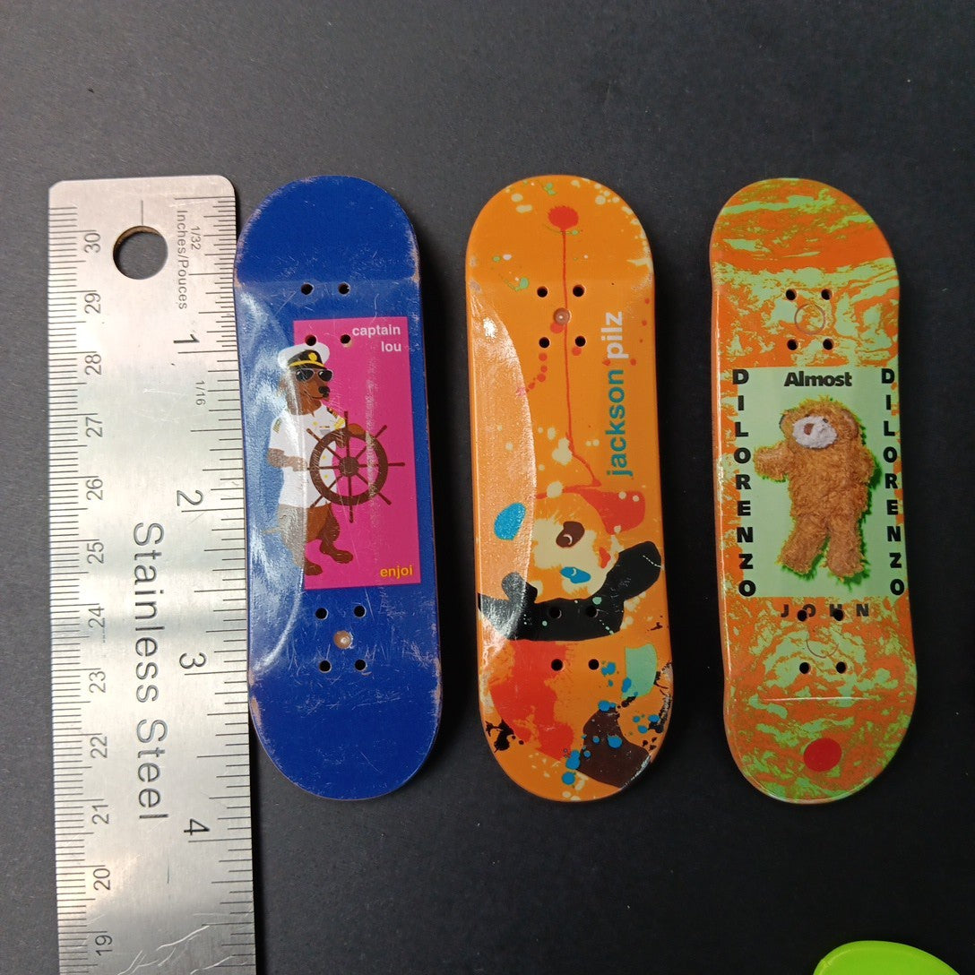 Finger Boards As Shown. 3pcs Tech Deck, 2pcs Star Wars. See Photos. Total 9pcs