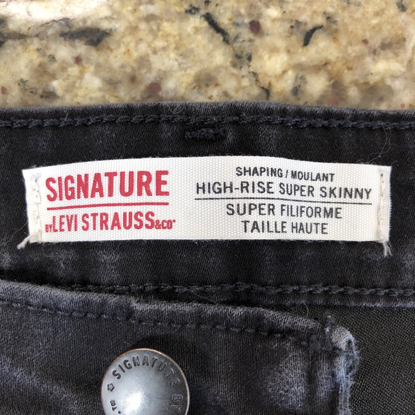 Size 27 Signature Levi Strauss Women’s Jeans Shaping High Rise Super Skinny CN