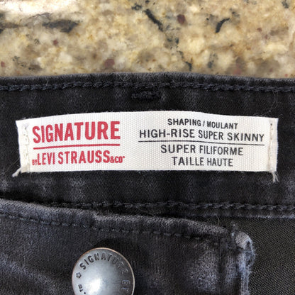 Size 27 Signature Levi Strauss Women’s Jeans Shaping High Rise Super Skinny CN