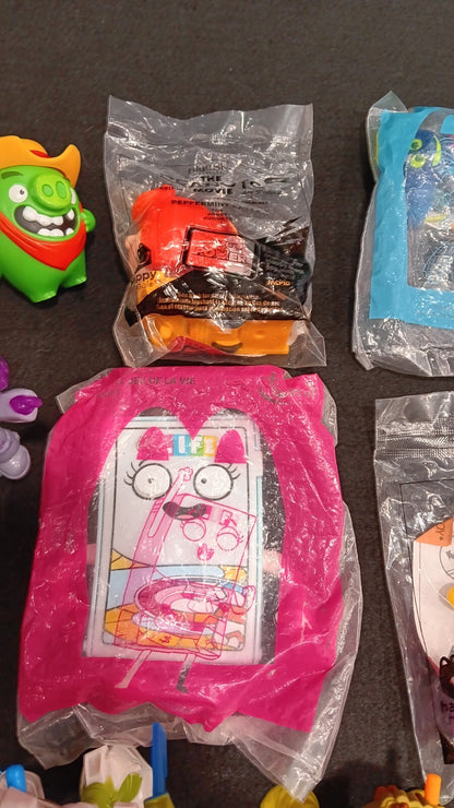 McDonalds Toys. Batman, Marvel, TMNT, Disney, Smurf, Peanuts +++ 20pcs