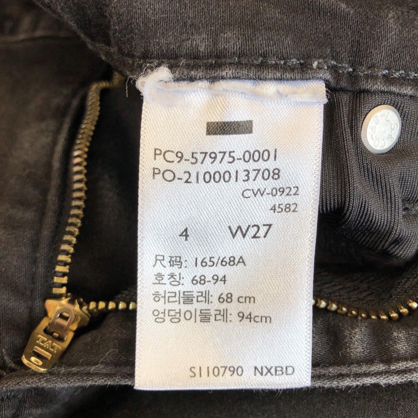 Size 27 Signature Levi Strauss Women’s Jeans Shaping High Rise Super Skinny CN