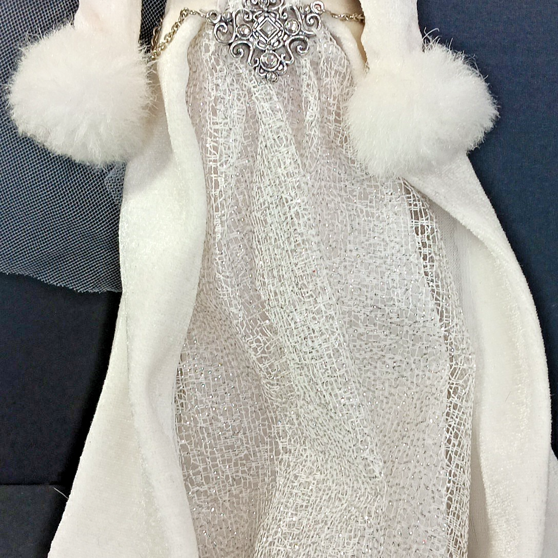 Rare 2003 Winter Fantasy Barbie MATTEL White Velvet Fur Coat Silver HOLIDAY X