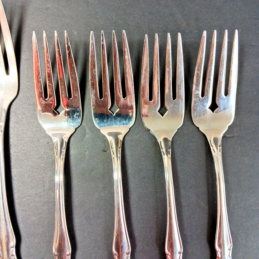 7 Oneida Forks ARBOR ROSE TRUE ROSE Stainless Dinner Salad Lot 9-13 Vietnam