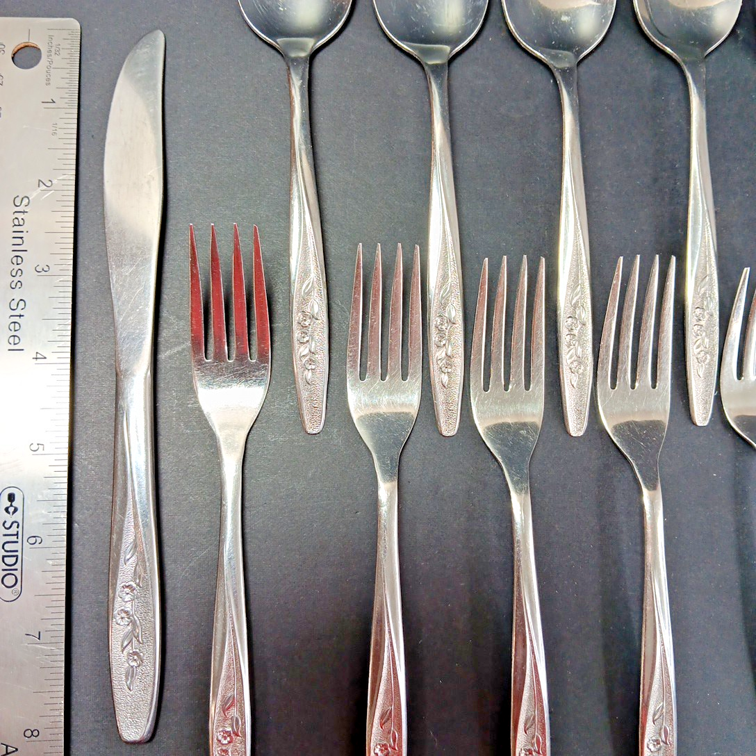14x Rogers & Bro Radiant Rose RG36 Cutlery Knive Spoon Fork Stainless Canada