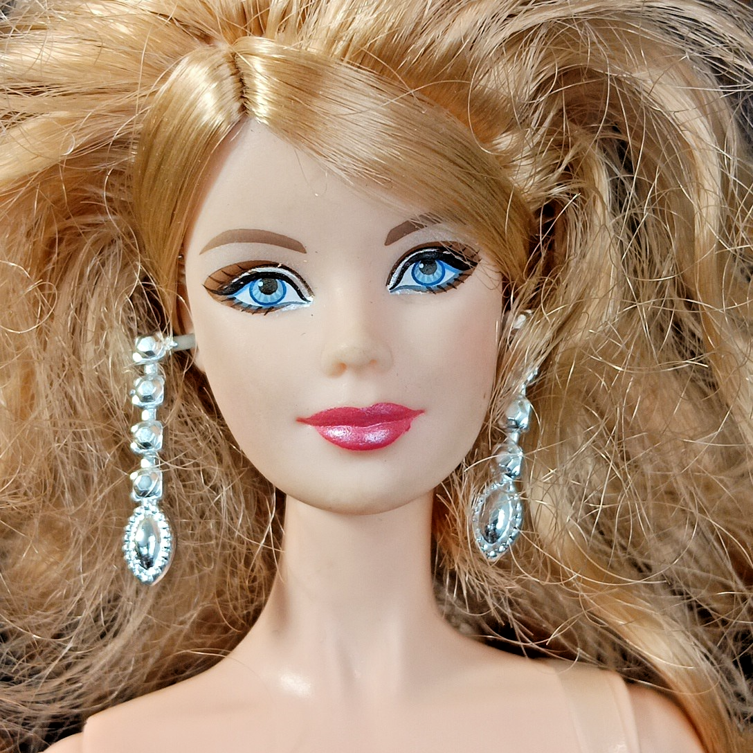 2015 HOLIDAY BARBIE Collector Blonde Doll Red Silver Dress - Mattel #CHR76 IN