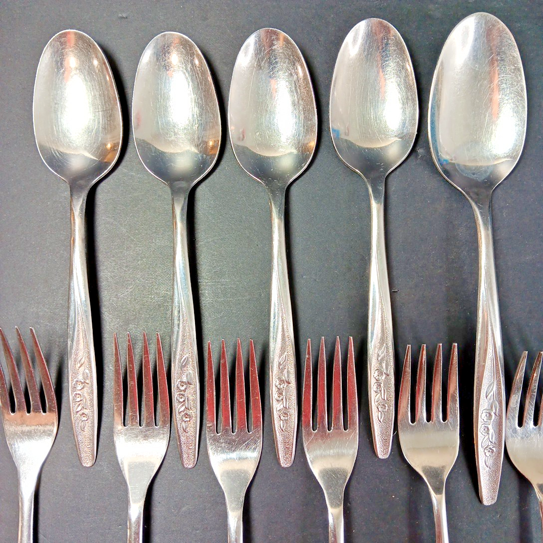 14x Rogers & Bro Radiant Rose RG36 Cutlery Knive Spoon Fork Stainless Canada