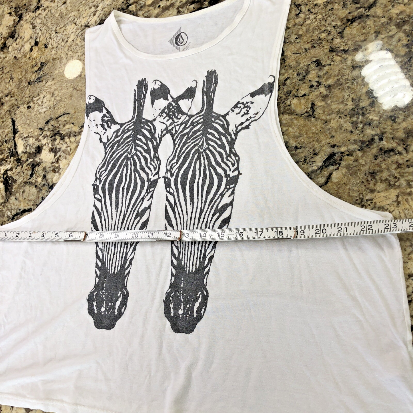 Size Large Volcom Womens Tank Top Sleeveless Shirt Zebra Graphic Print Light MX