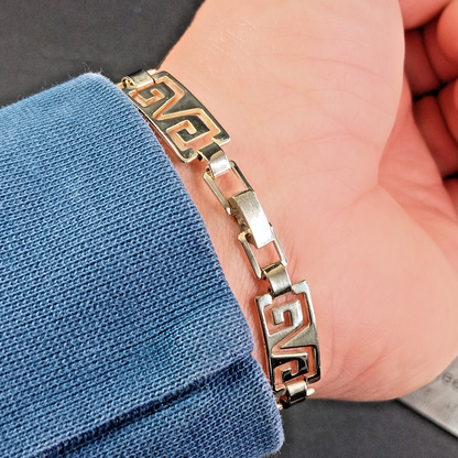 925 Silver Bracelet See Photos For Total Length. Clean And Unique Design!