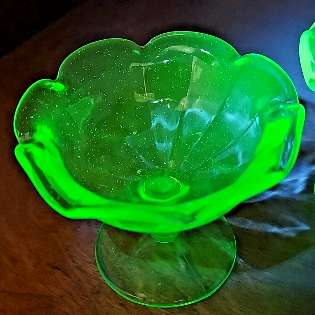 Uranium Depression Glass Green Glowing Sherbet Cup 2pcs Geiger Test Wow Bubbles!