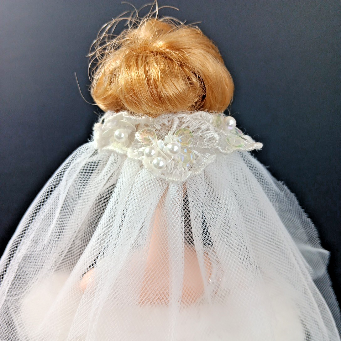 Rare 2003 Winter Fantasy Barbie MATTEL White Velvet Fur Coat Silver HOLIDAY X