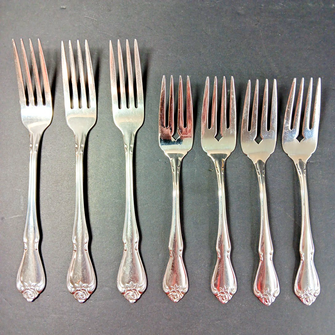 7 Oneida Forks ARBOR ROSE TRUE ROSE Stainless Dinner Salad Lot 9-13 Vietnam