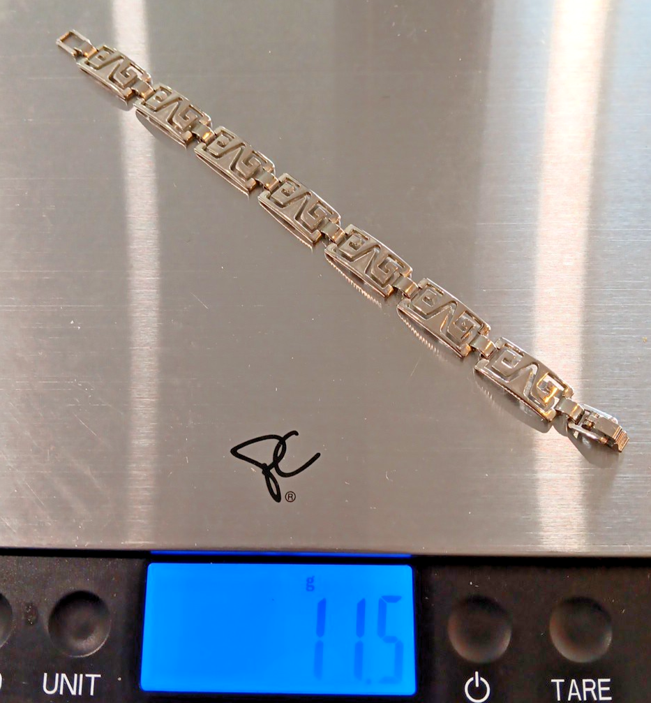 925 Silver Bracelet See Photos For Total Length. Clean And Unique Design!