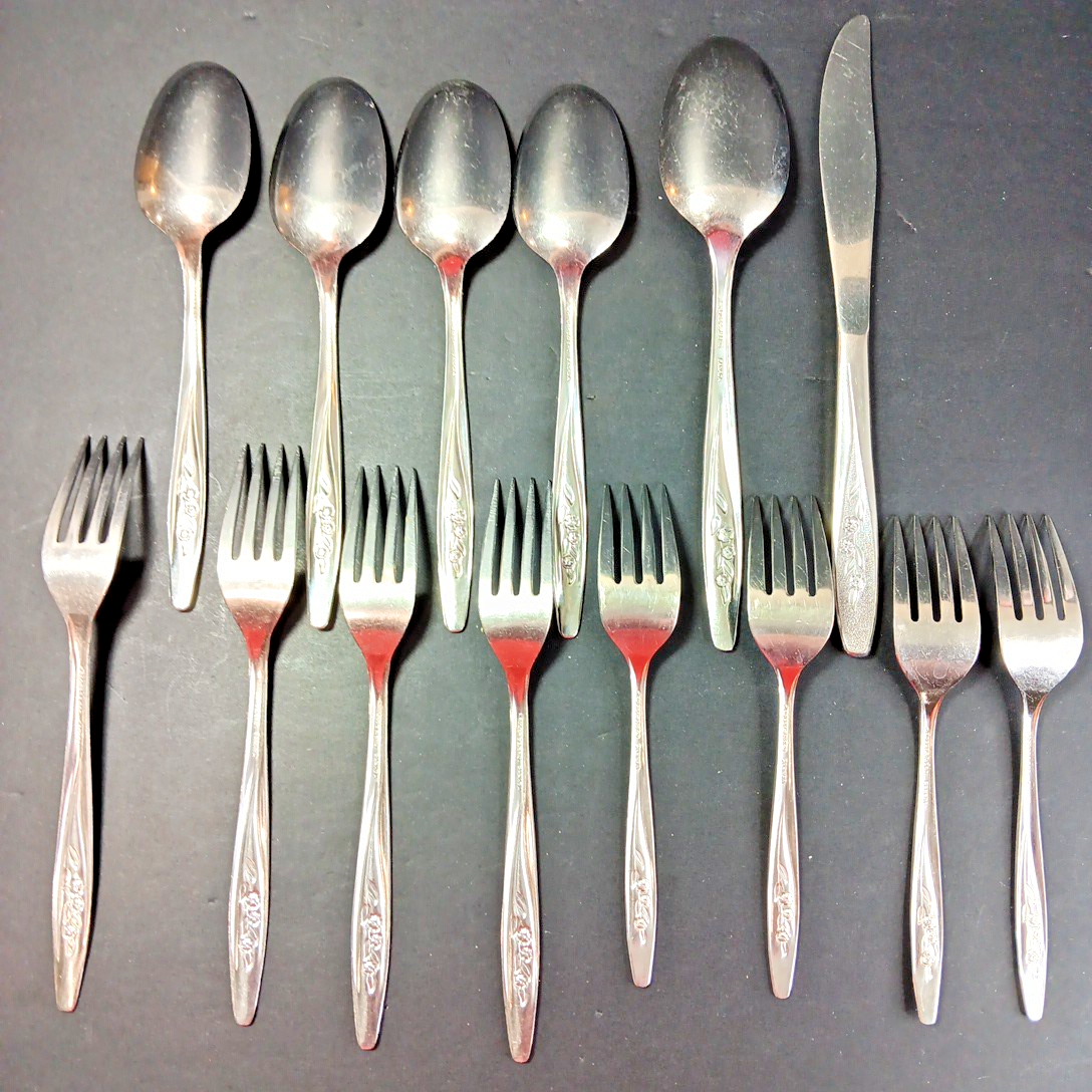 14x Rogers & Bro Radiant Rose RG36 Cutlery Knive Spoon Fork Stainless Canada