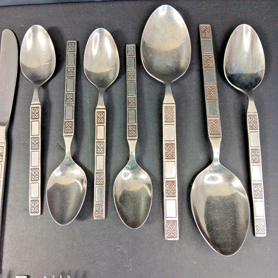 27pc Wm Rogers SCROLLS Flatware Stainless Steel Fork Spoon Knife Japan Korea VTG